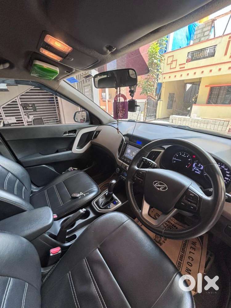 Well Maintained Black Colour With Dynamic Swipe Rear Indicators