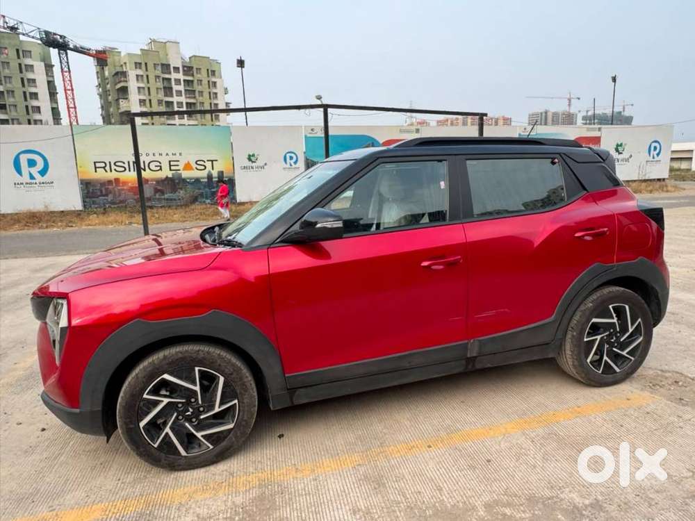 For Sale: Mahindra Xuv3xo Ax7 Diesel Mt (dual Tone)