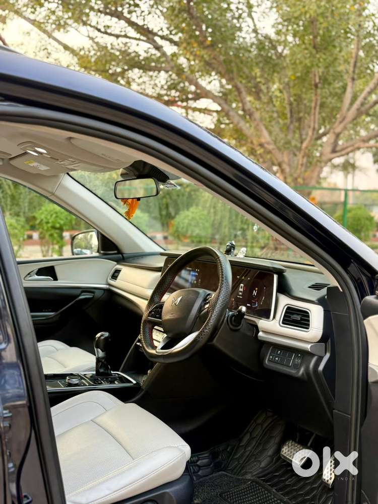 Mahindra Xuv700 2.2 Ax 7 Diesel At Luxury Pack Str Awd, 2023, Diesel