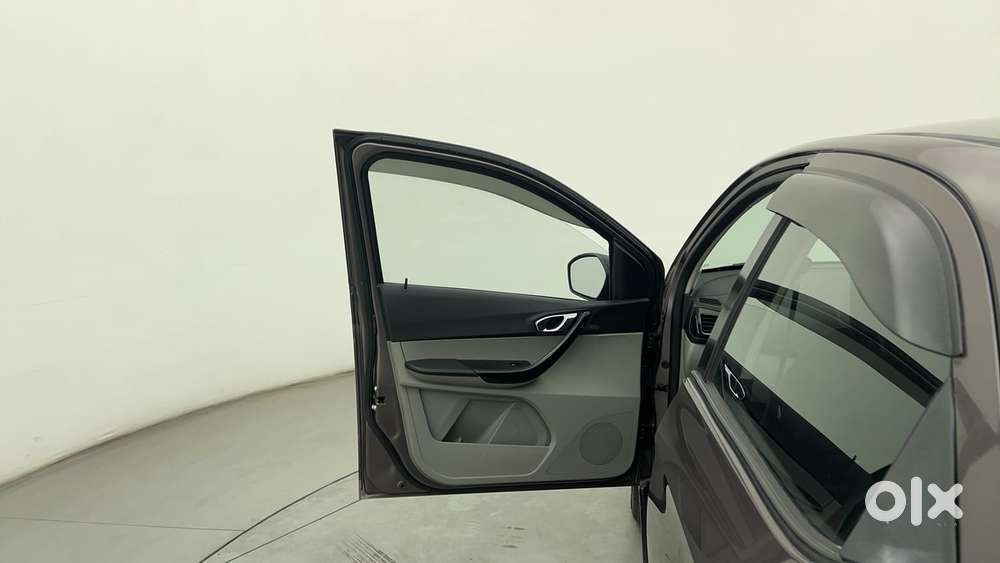 Tata Tiago Xza, 2017, Petrol
