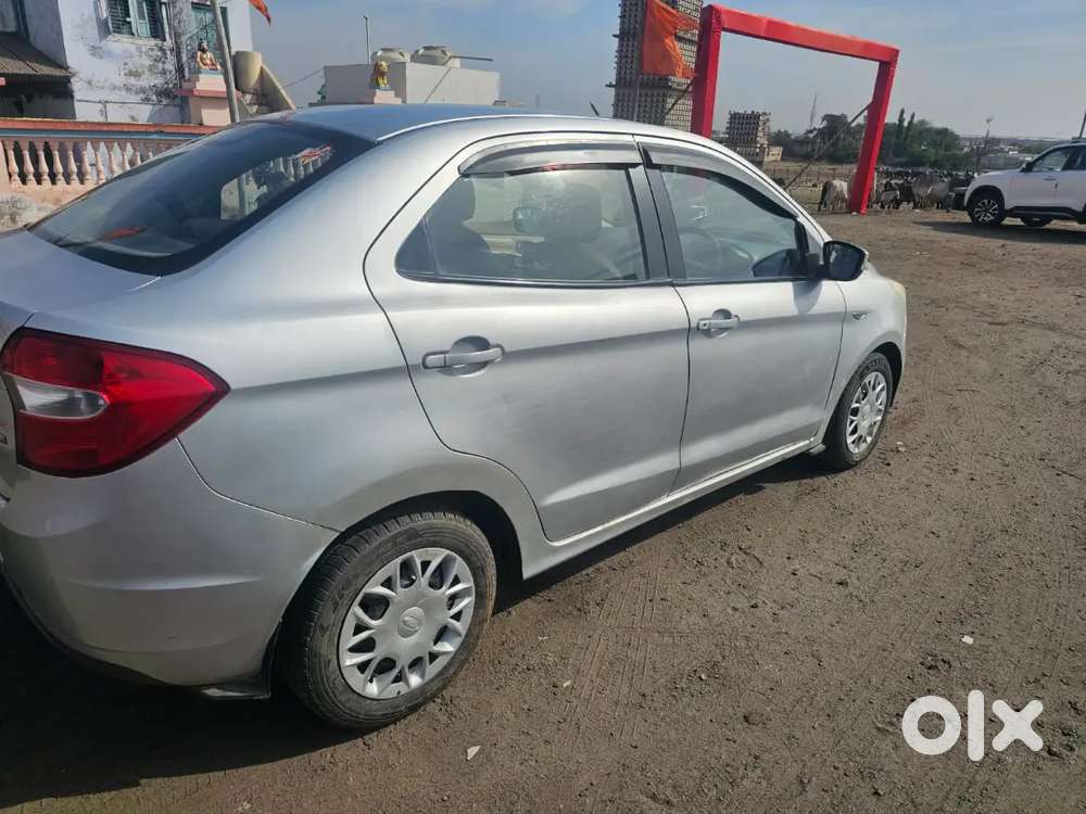 Ford Aspire Metalic Silver Sedan Car 2015 Diesel 22+ Mileage Per Km