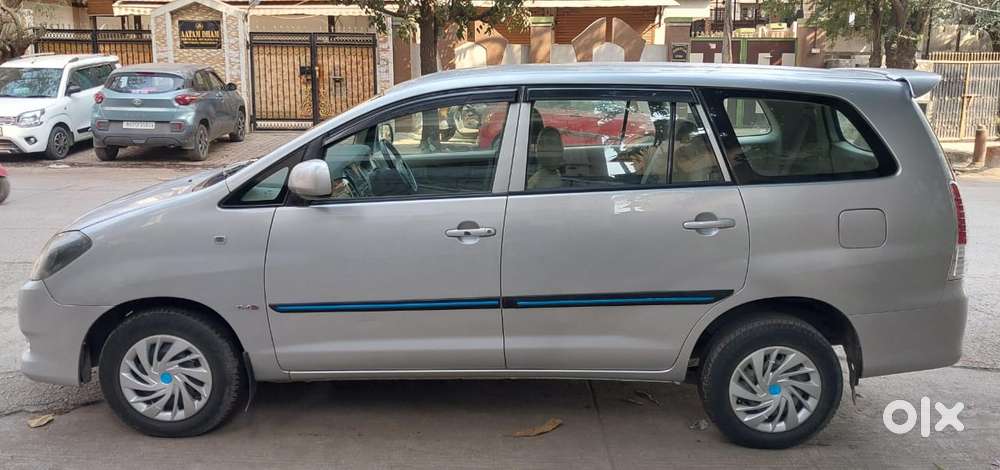 Toyota Innova 2.5 G (diesel) 8 Seater Bs Iv, 2010, Diesel