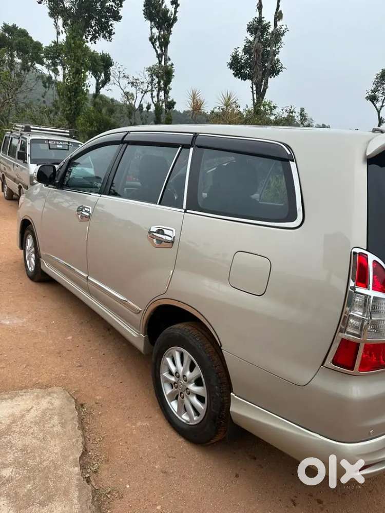 Toyota Innova 2015