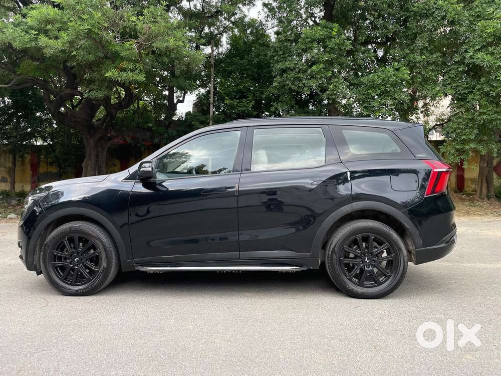Mahindra Xuv700 2.0 Ax 7 Petrol At Str, 2024, Petrol