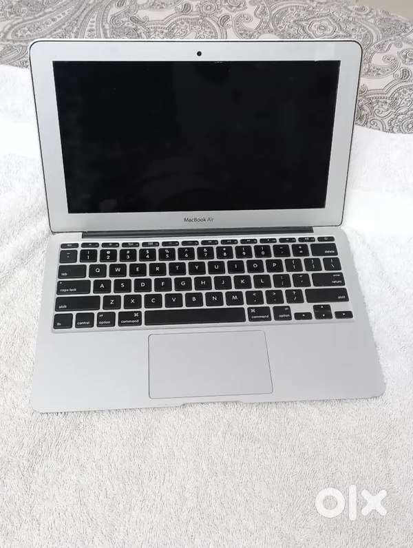 Mac Book Air 11 inch; Absolutely Working Condition with NP