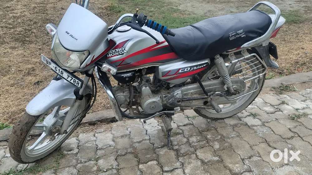 Hero Honda Cd Deluxe Silver Hero HF Deluxe Price Mileage, Images