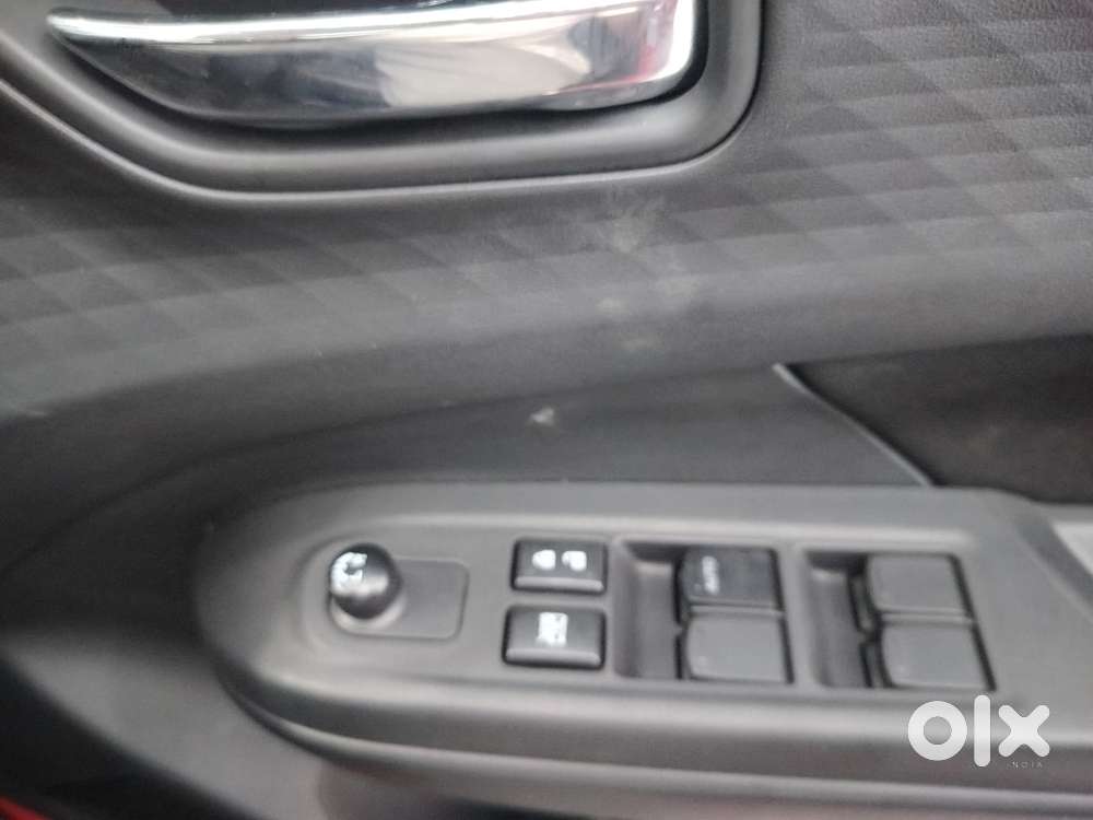 Maruti Suzuki Swift Vxi + Manual, 2025, Petrol