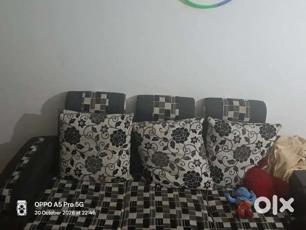 Sofa 3+2 seater black and white colour