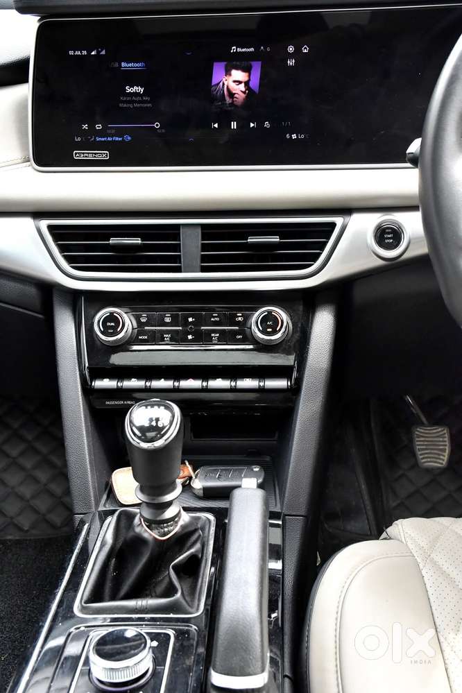 Mahindra Xuv700 2.0 Ax 7 Petrol Mt Str, 2022, Petrol