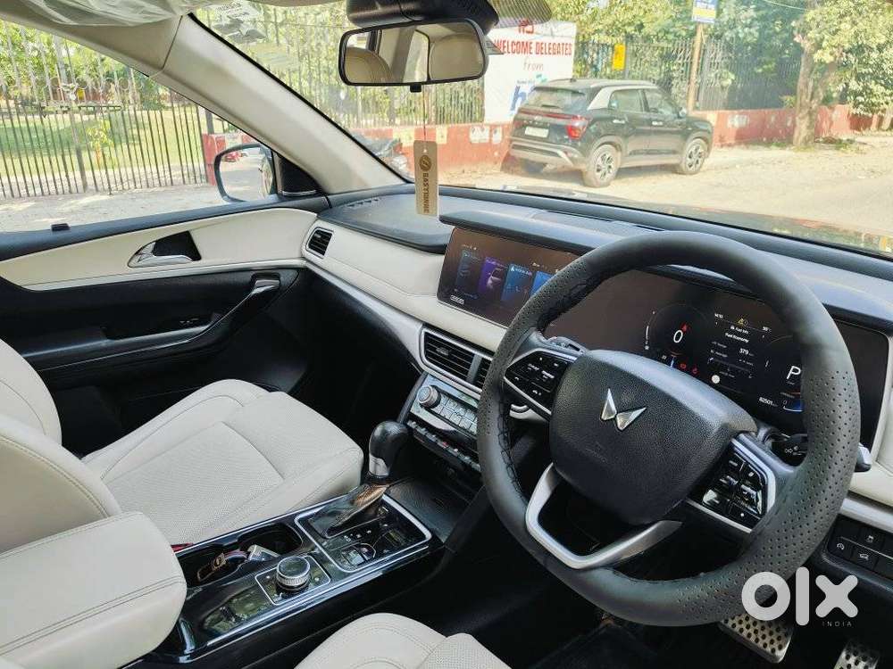 Mahindra Xuv700 2.2 Ax 7 Diesel At Luxury Pack Str, 2024, Diesel