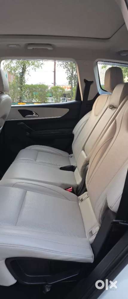 Mahindra Xuv700 Ax7 Luxury Pack Awd, 2021, Petrol