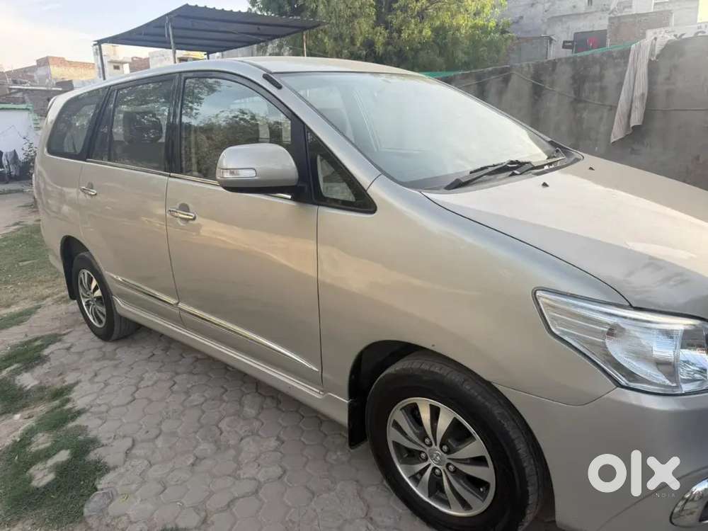 Toyota Innova (2.5 V) 2015-7-seater