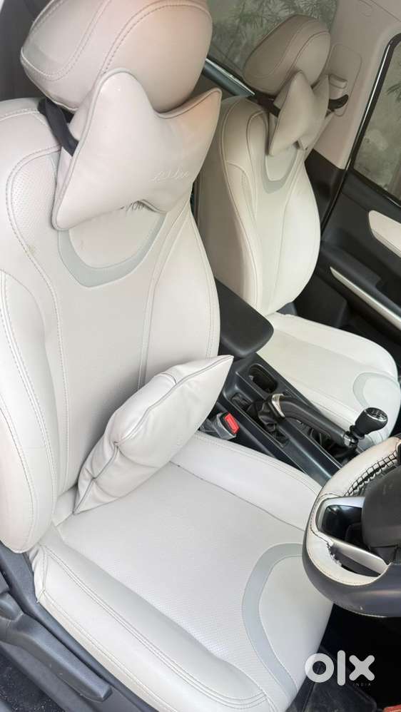 Mahindra Xuv700 Mx Base Model 7 Seater 2024 Diesel 58500 Km Driven