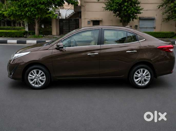 Toyota Yaris V Cvt, 2018, Petrol