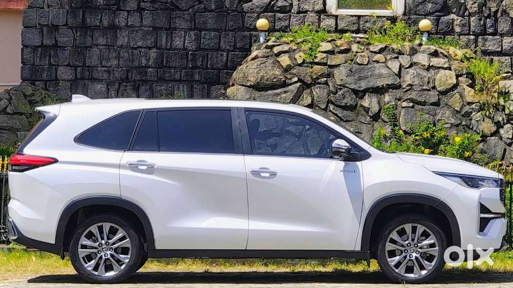 Toyota Innova Hycross 2.0 Zx (o) Hybrid 7 Str, 2024, Petrol