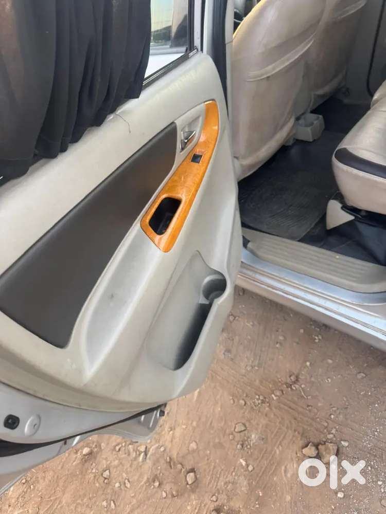 Toyota Innova 2010 Diesel 200000 Km Driven