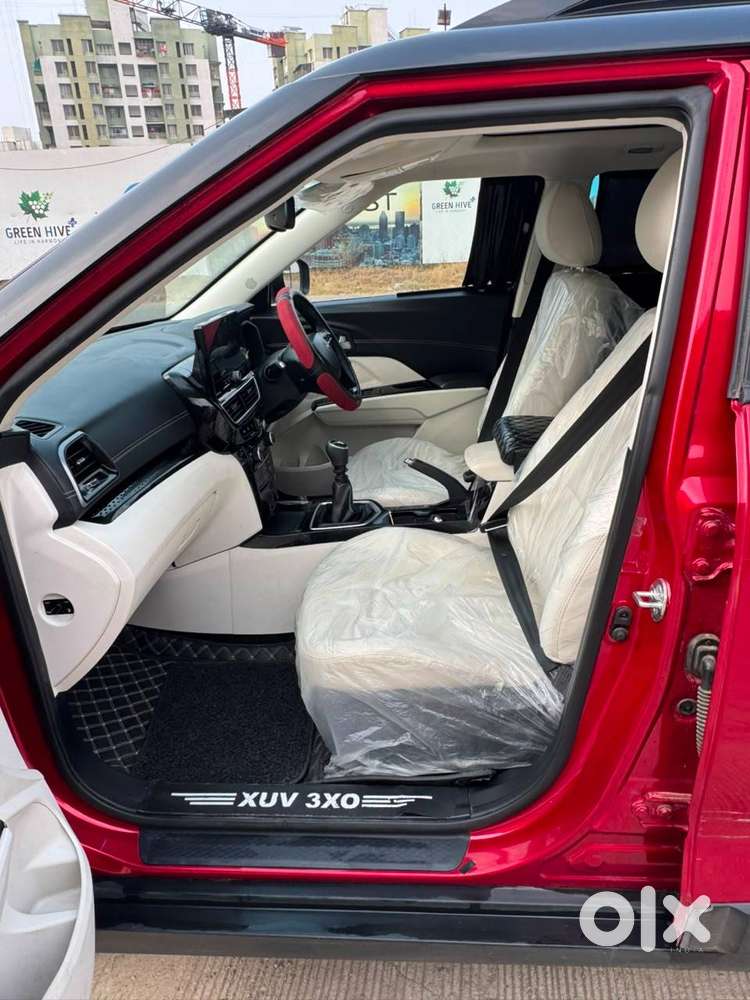 For Sale: Mahindra Xuv3xo Ax7 Diesel Mt (dual Tone)
