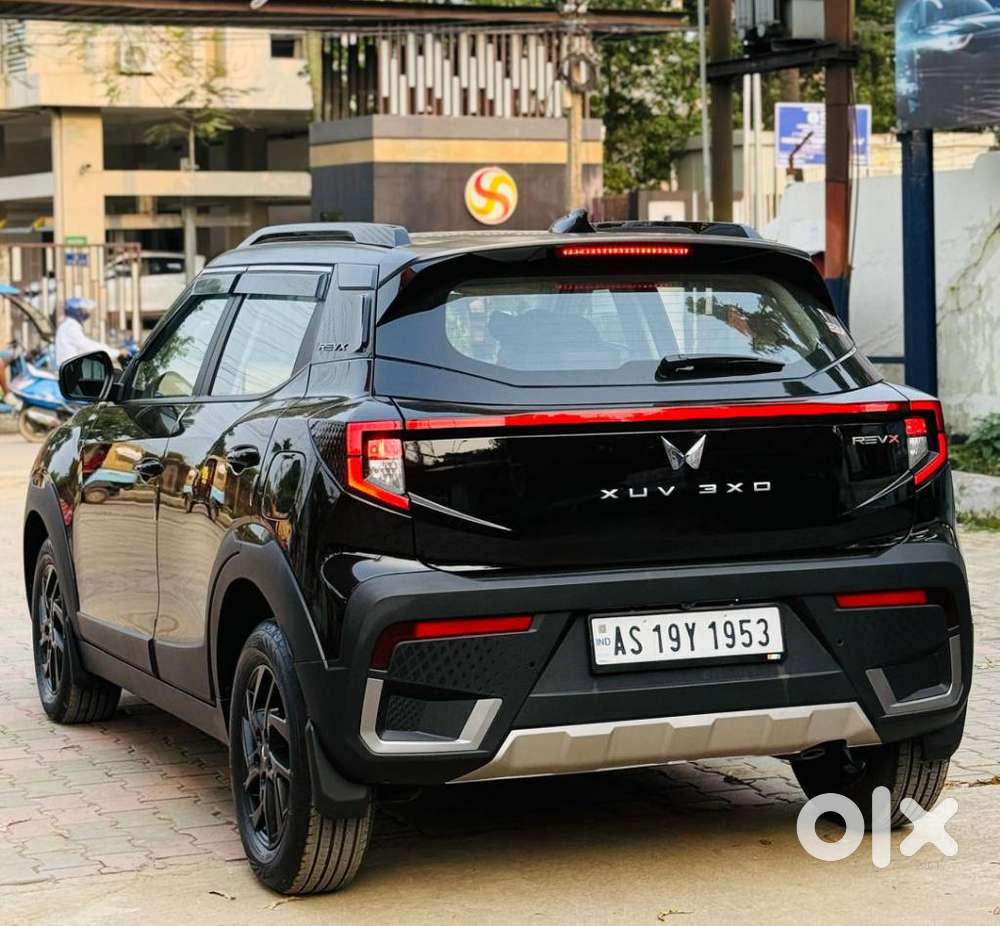 Mahindra Xuv 3xo Ax5 Pm Mt, 2026, Petrol