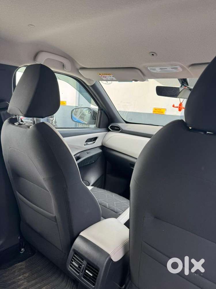 Nissan Magnite Automatic ,2025 Registered, Petrol High Variant Ezshift