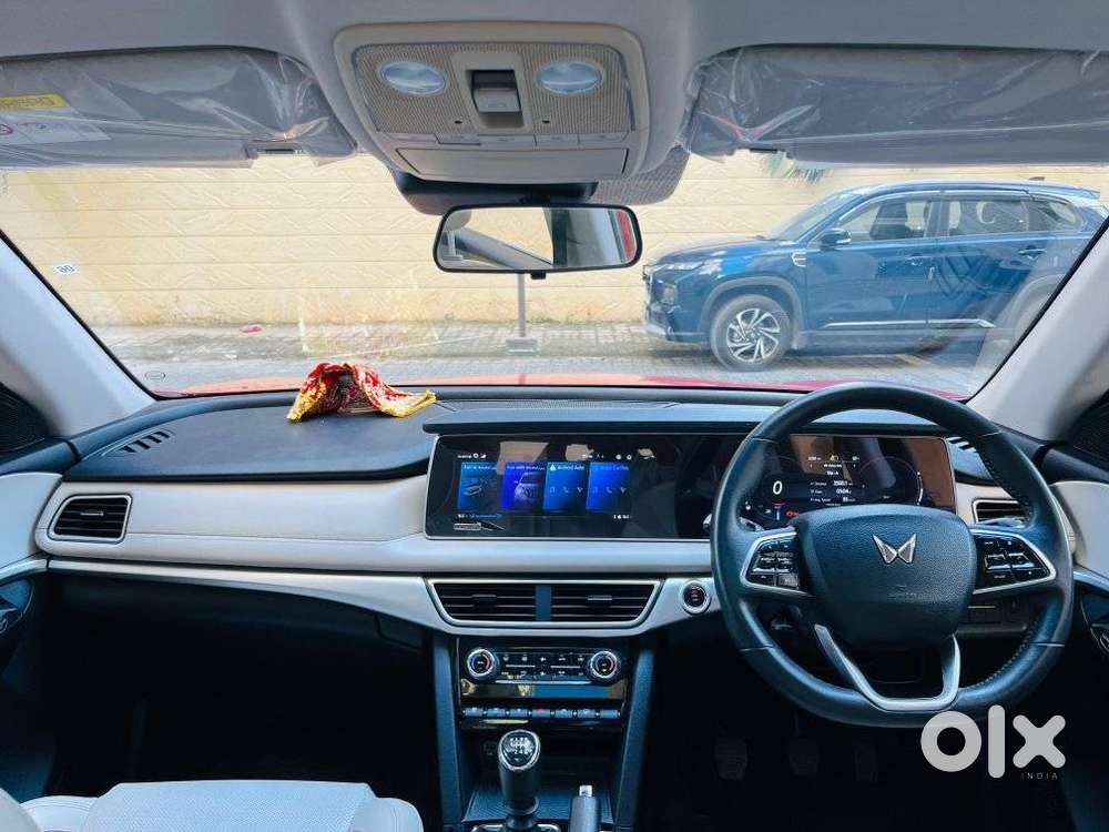 Mahindra Xuv700 2.0 Ax 7 Petrol Mt Str, 2022, Petrol