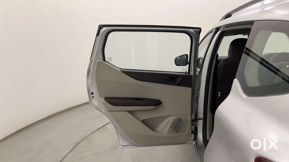 Renault Triber Rxt Easy-r Amt, 2022, Petrol