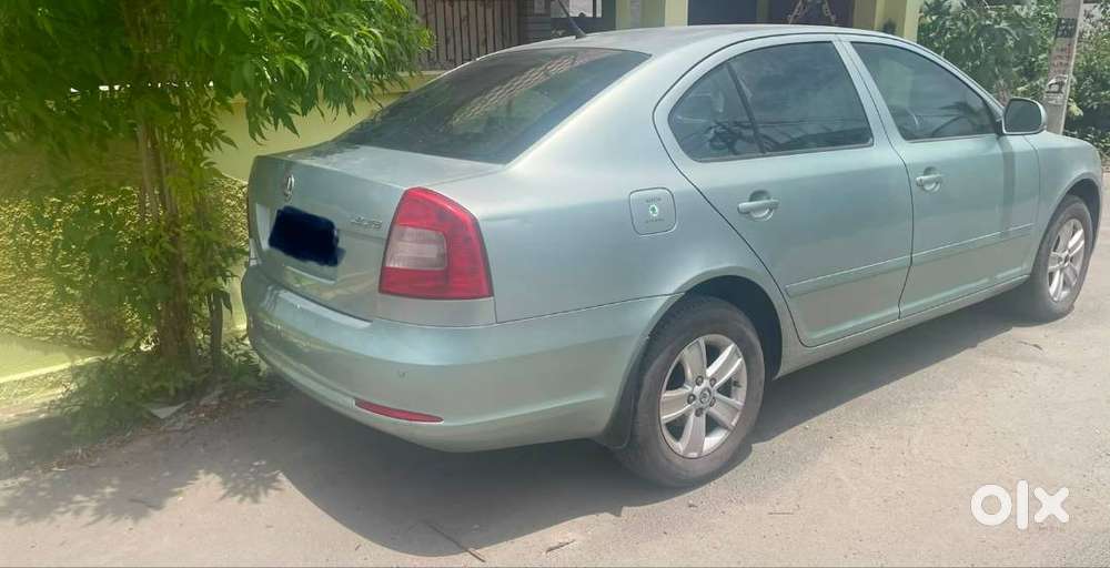 Luxury Sedan Skoda Laura 2.0 Tdi Diesel (2011)
