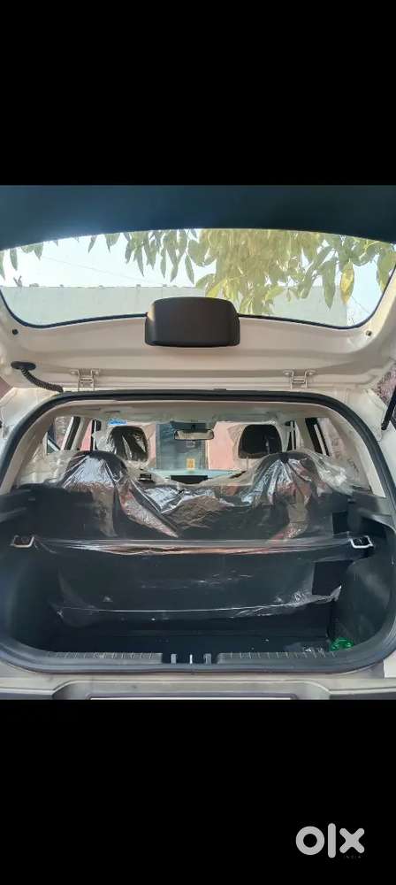 Hyundai Venue E Plus Sunroof 2025 Petrol 9800 Km Driven