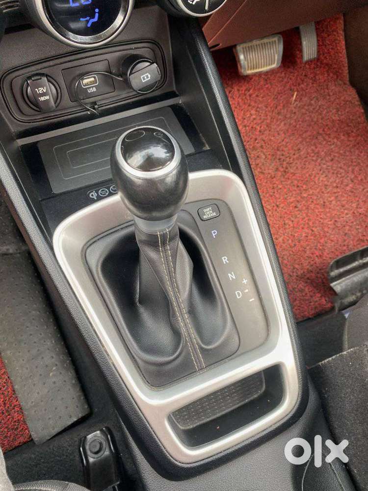 Hyundai Venue 1.0 Sx Turbo Dct, 2021, Petrol