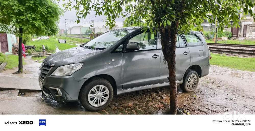 Toyota Innova 2013 Diesel 300000 Km Driven