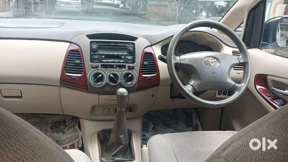 Toyota Innova 2.5 V Diesel 8-seater, 2006, Diesel