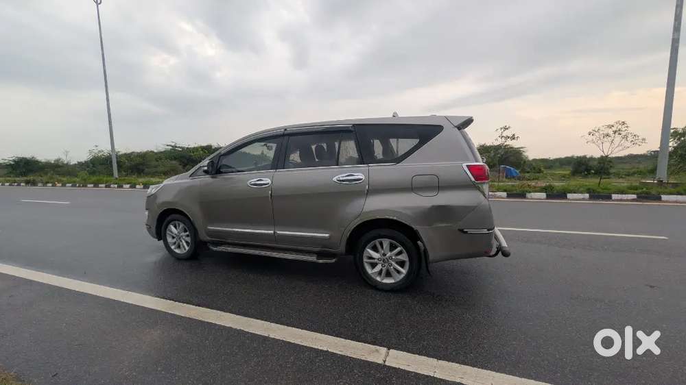 Toyota Innova Crysta G 7 2017