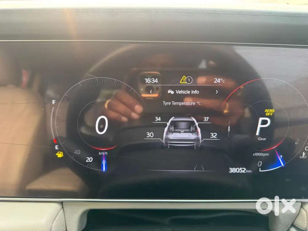 Xuv Ax7 Petrol 7 Seater