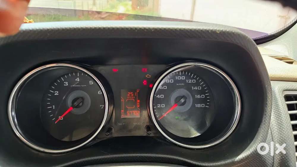 Mahindra Tuv 300 2017 Dual Tone
