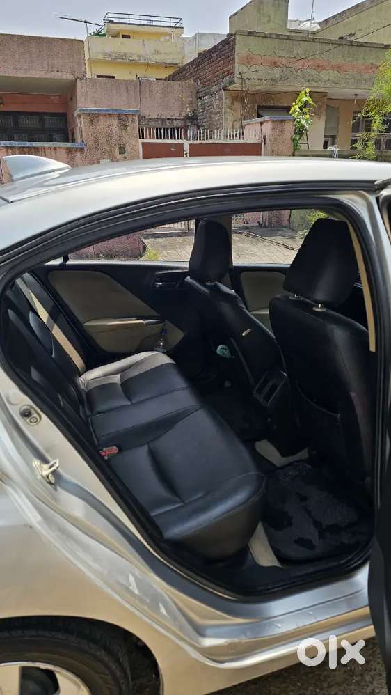 Honda City V I-dtec 2015