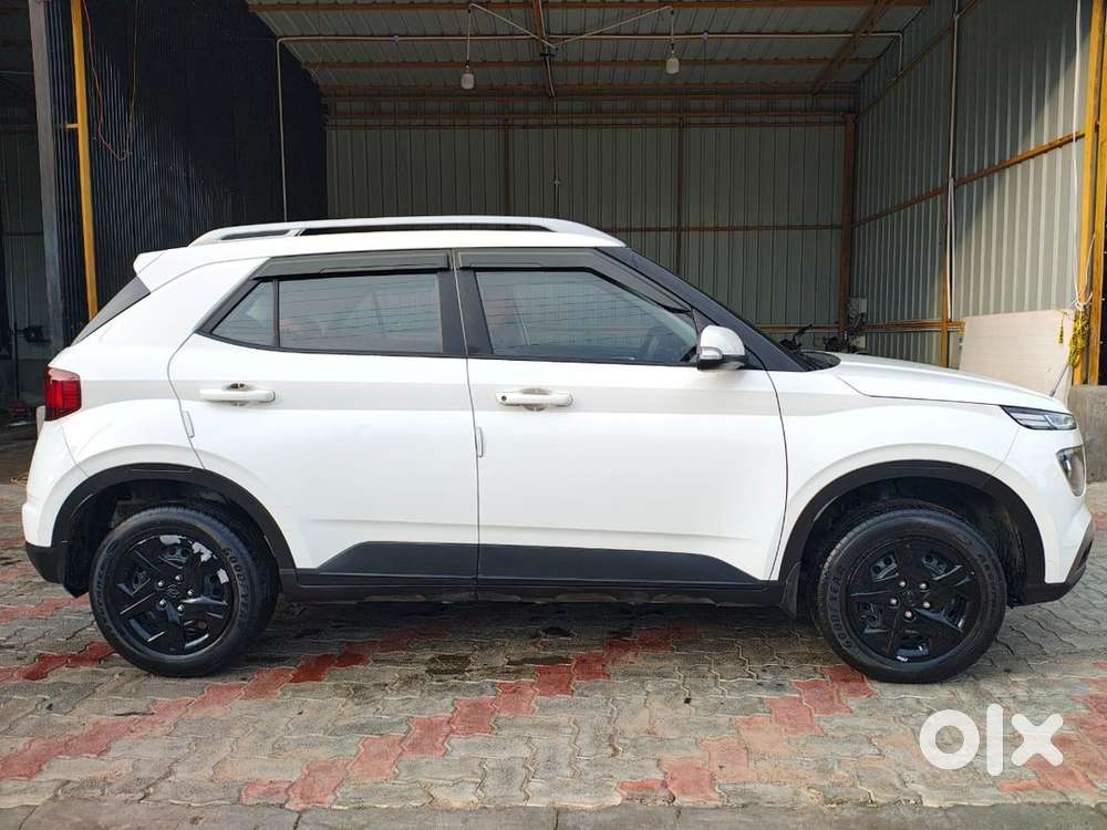 Hyundai Venue Petrol 2022