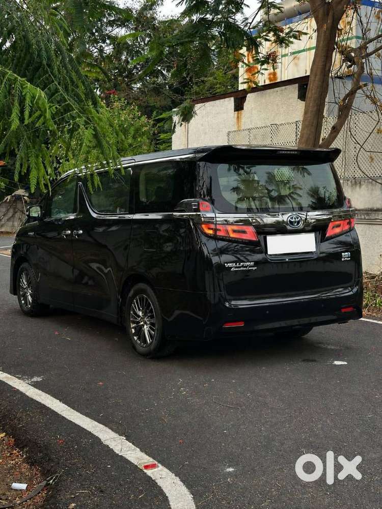 Toyota Vellfire 2.5 Executive Lounge, 2023, Petrol