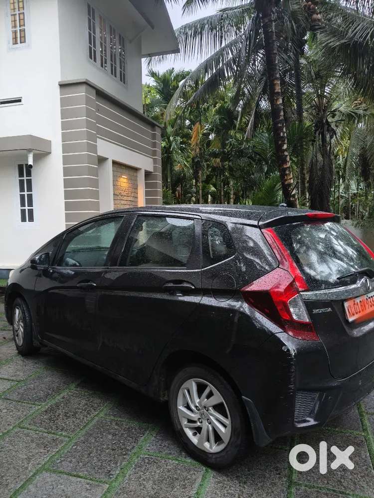 Honda Jazz 1.5 Mt 2015 Well Maintained Showroom Serviced Vehicle..