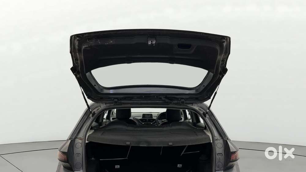 Tata Altroz 1.2 Xe, 2020, Petrol
