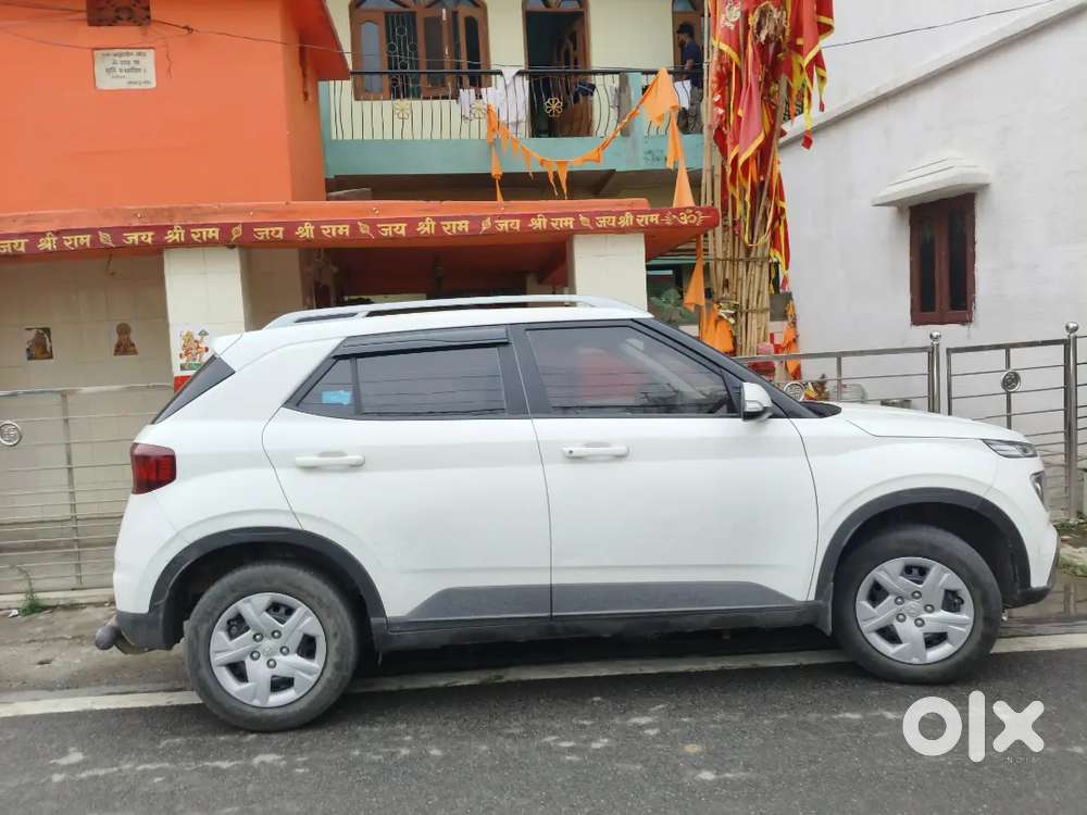 Hyundai Venue 2022 Petrol Well Maintained