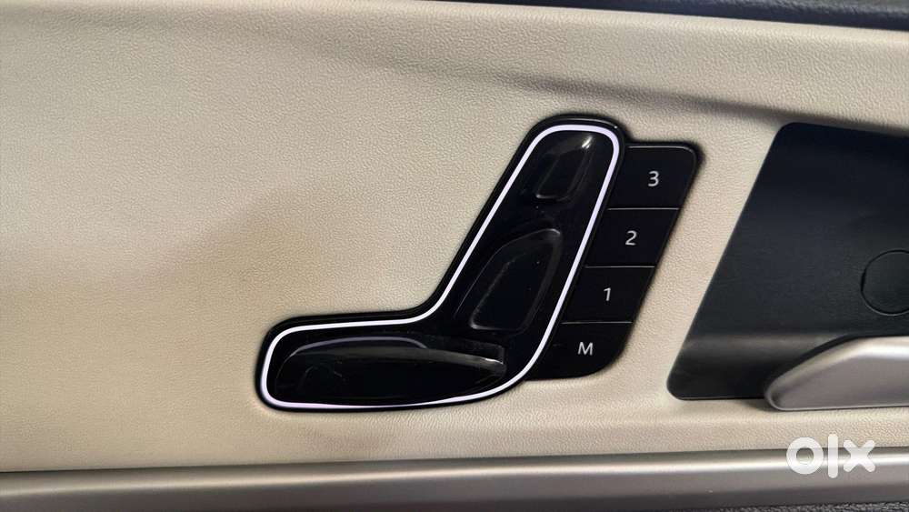 Mahindra Xuv700 2.2 Ax 7 Diesel At Luxury Pack Str, 2022, Diesel