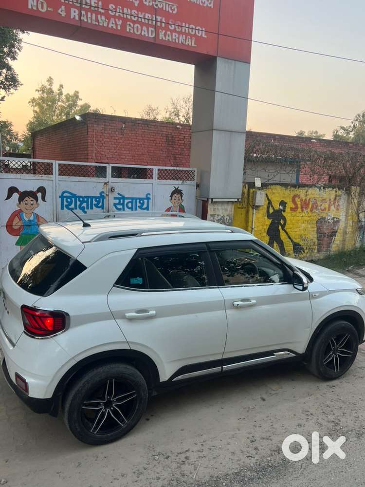 Hyundai Venue Petrol Well Maintained Good Condition New Alloy Wheels