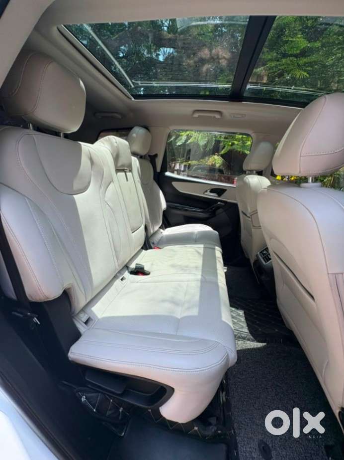 Mahindra Xuv700 2.2 Ax 7 Diesel At Luxury Pack Str Awd, 2022, Diesel
