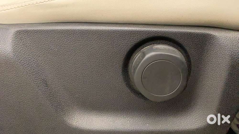 Mahindra Xuv700 2.0 Ax 7 Petrol At Str, 2022, Petrol