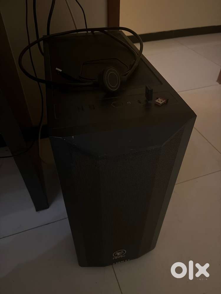 Desktop PC - AMD 3700x with monitor