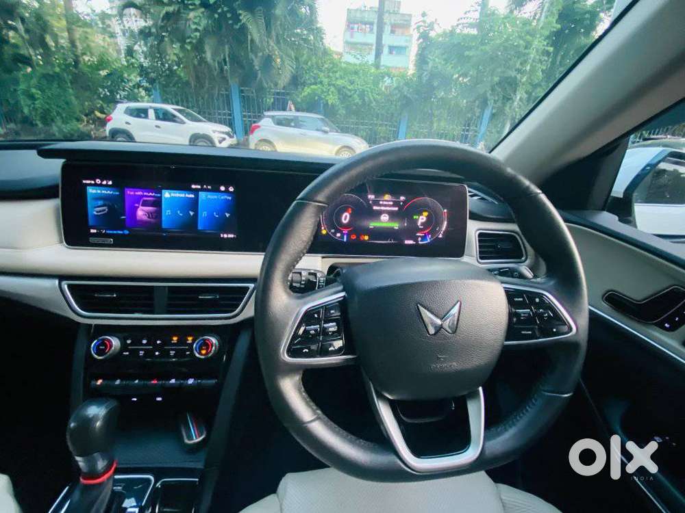 Mahindra Xuv700 2.0 Ax 7 Petrol At Str, 2022, Petrol