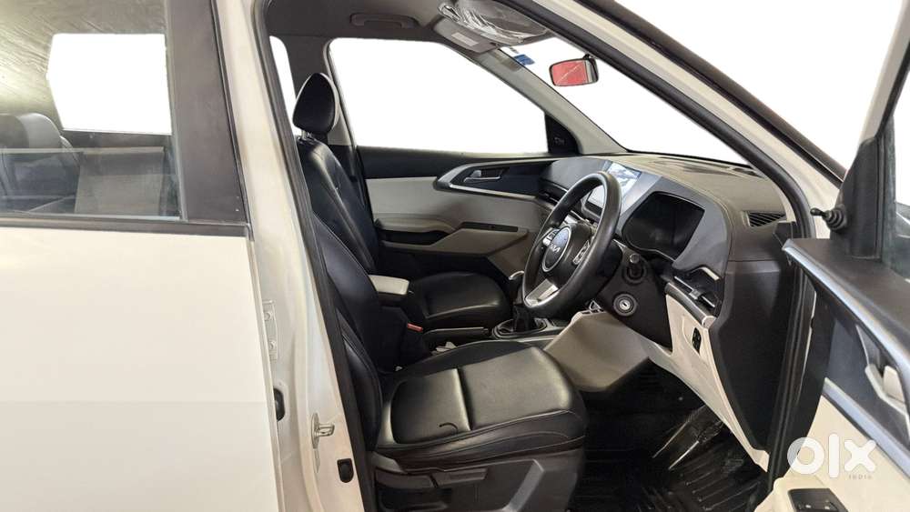 Kia Carens 1.5 Premium 7 Str, 2023, Petrol