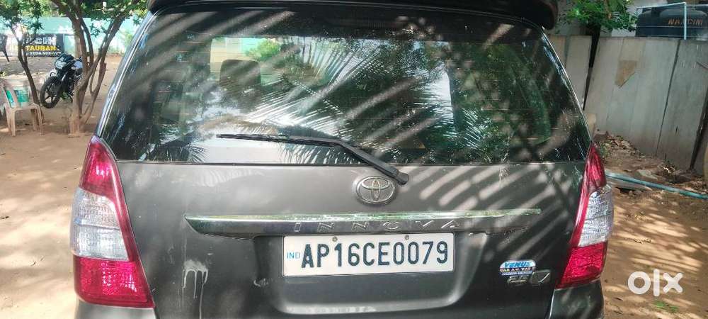1key Innova 2.5 V Version Exaclent Condition.