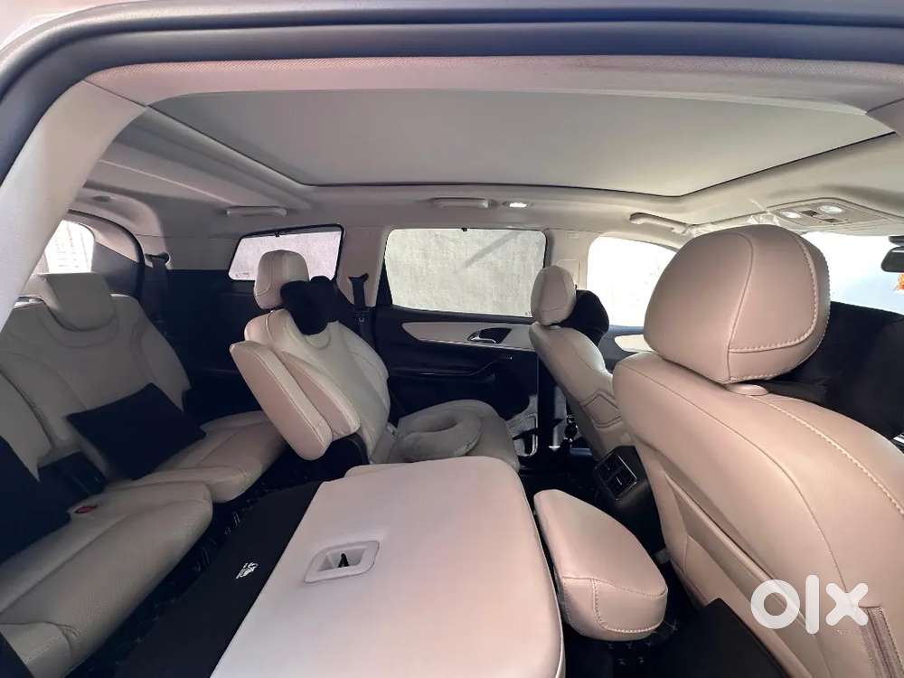 Mahindra Xuv700 2024 Diesel Well Maintained