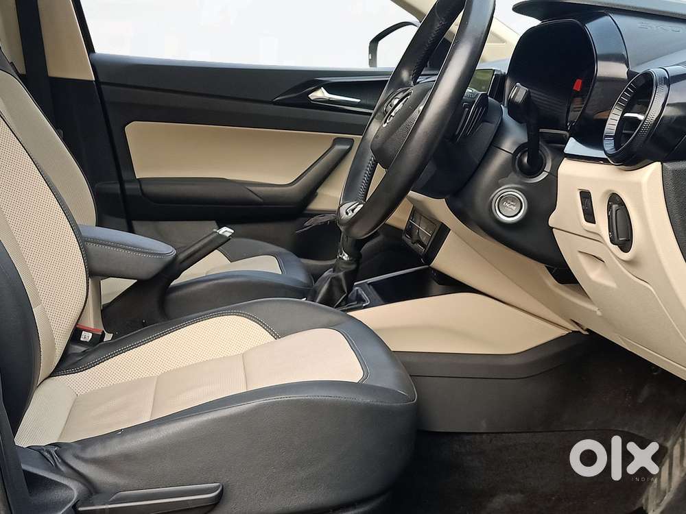 Skoda Slavia Ambition 1.0l Tsi At, 2023, Petrol