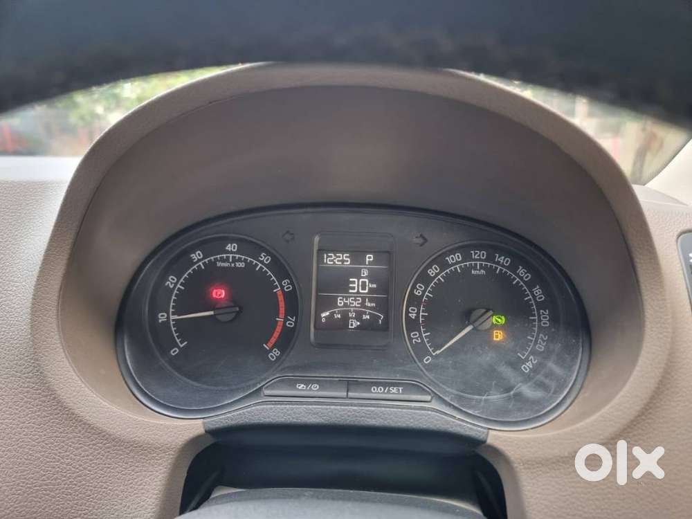 Skoda Rapid [2016-2018] 1.6 Style Plus Mpi At, 2016, Petrol